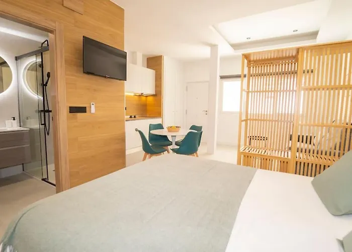 Center Cathedral Suite